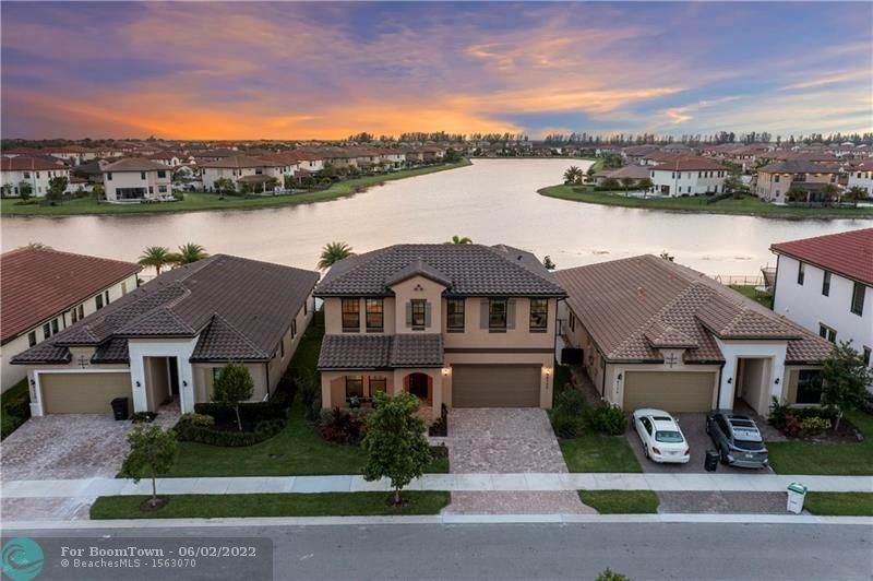 8725 Baypoint Cir - Photo 1