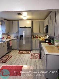 530 130 St - Photo 1