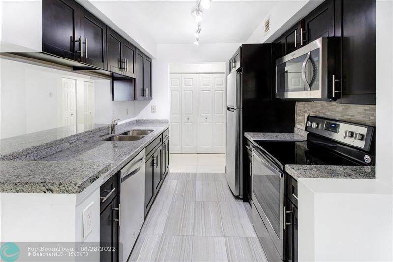 9901 Westview Dr - Photo 1