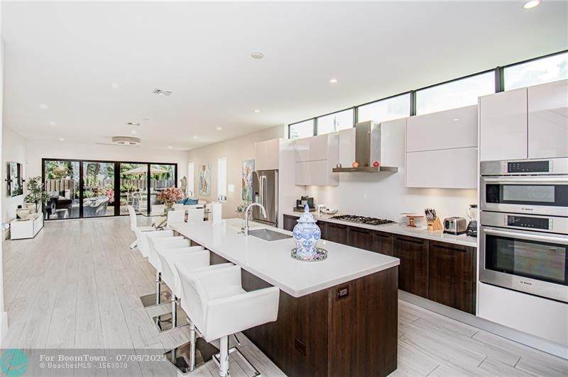 1410 6th St - Photo 1