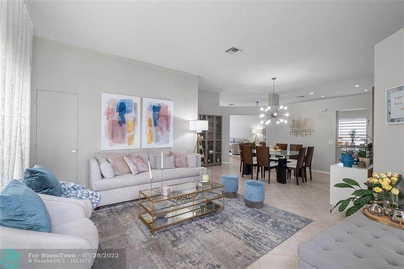 1402 Banyan Way - Photo 1