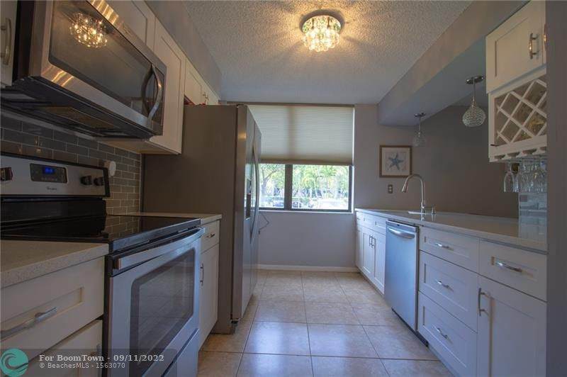 825 Egret Cir - Photo 1