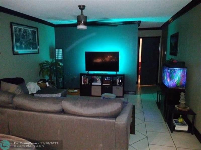 335 Laurel Dr - Photo 1