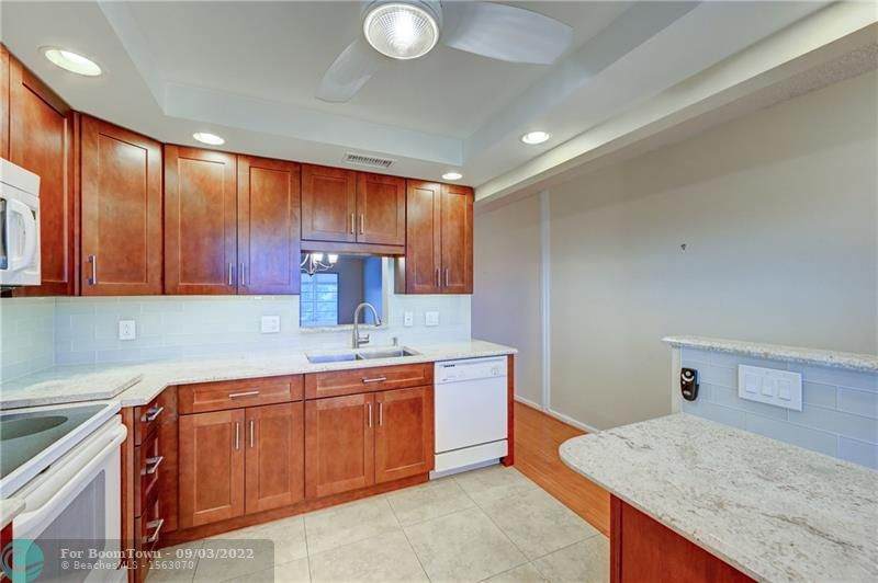 4301 Martinique Cir - Photo 1