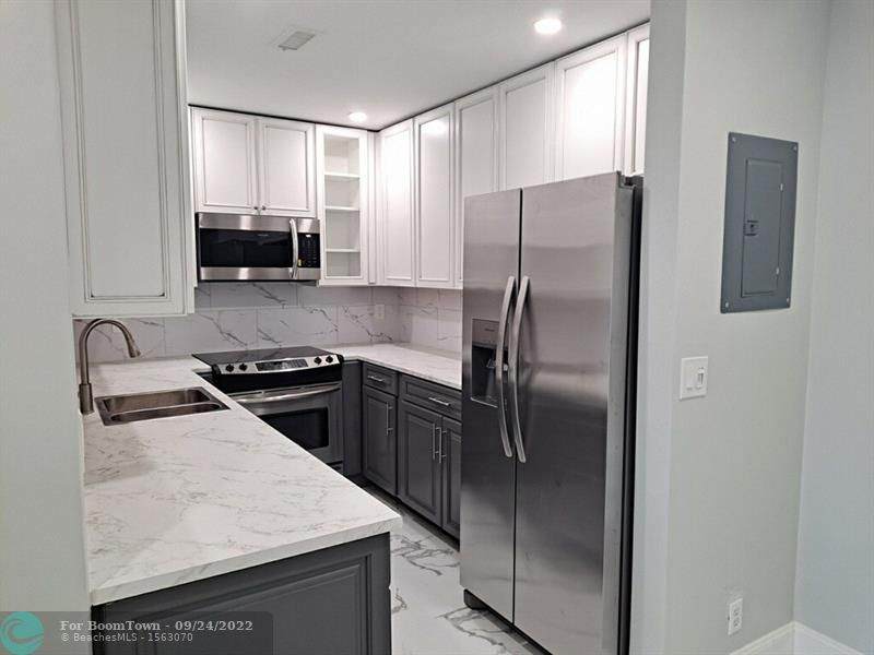6239 Bay Club Dr - Photo 1