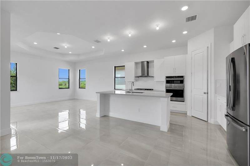 12855 Bayside Ct - Photo 1
