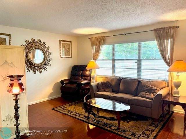 2903 Victoria Cir - Photo 1