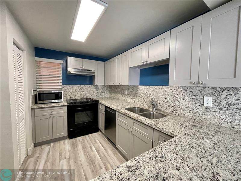 1990 56th St - Photo 1
