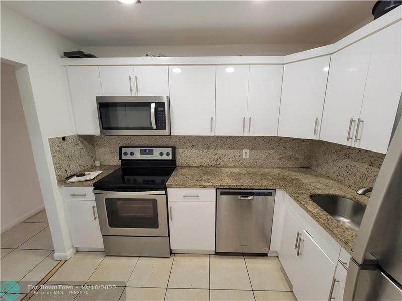 1939 Jefferson St - Photo 1