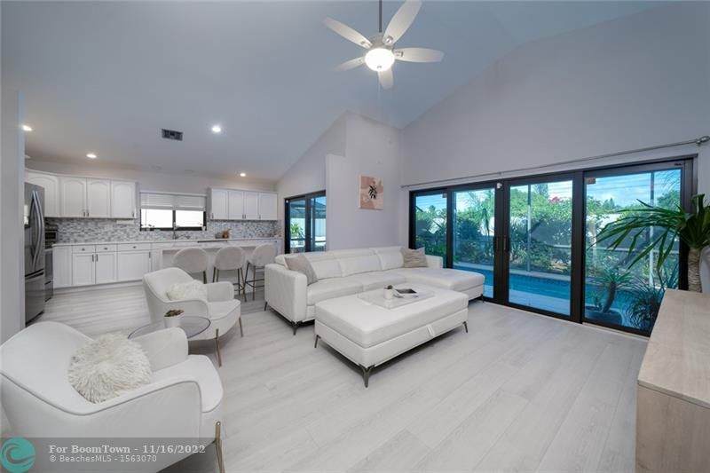 175 Executive Cir - Photo 1