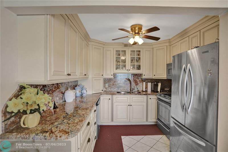 430 Wellington - Photo 1