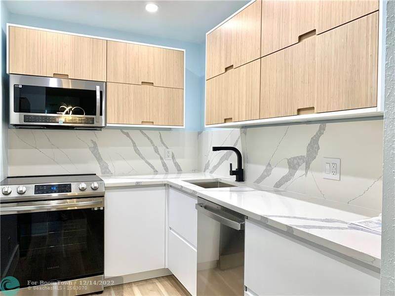 2850 14TH STREET - Photo 1