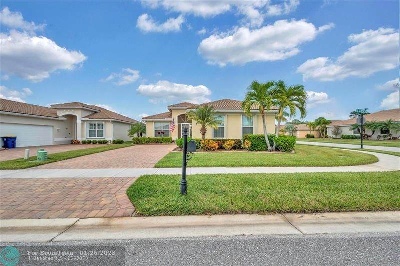 4265 Oakbrook Cir - Photo 1