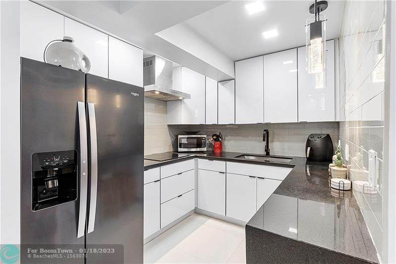 754 44th St - Photo 1