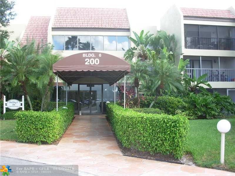 200 Lakeview Dr - Photo 1