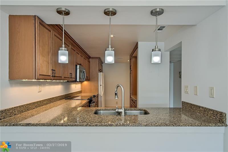 10 Royal Palm Way - Photo 1