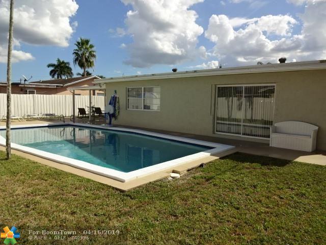 8311 44th Ct - Photo 1