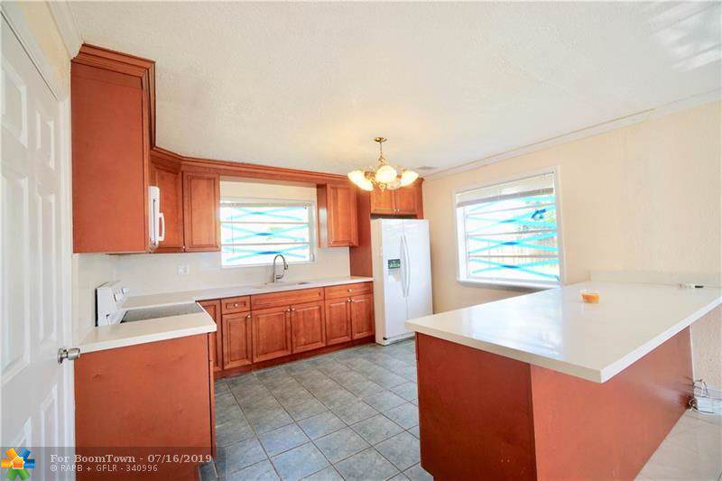 7541 Eaton St - Photo 1