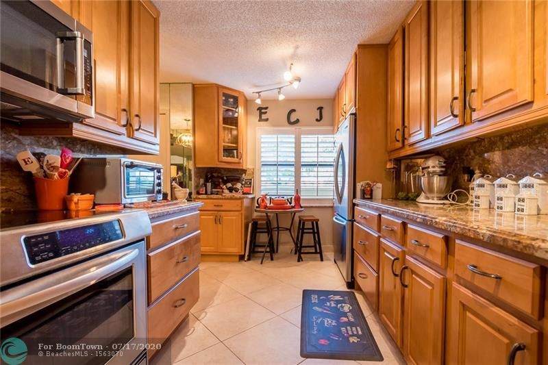 23385 Barwood Ln - Photo 1