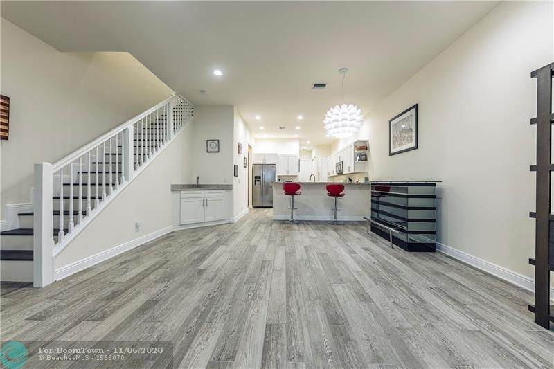 917 17th Way - Photo 1