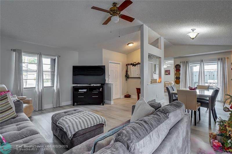 9132 20th St - Photo 1