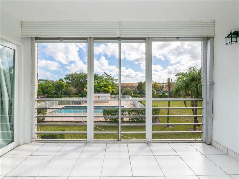 661 University Dr - Photo 1