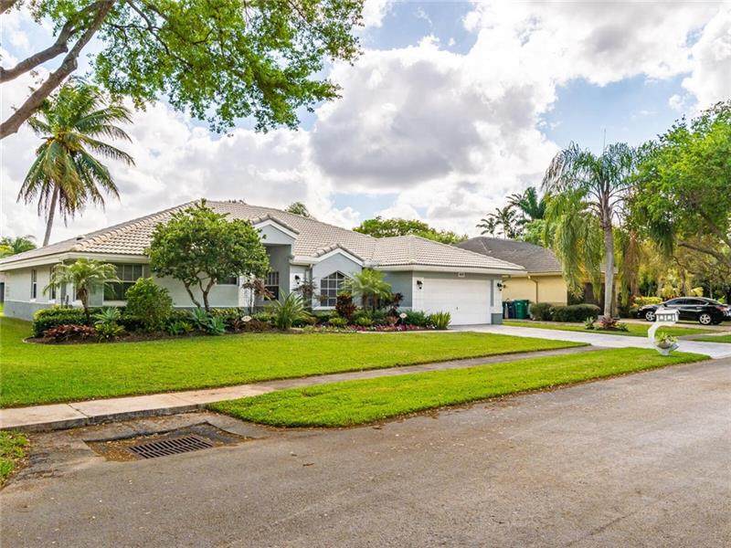 9670 39th Ct - Photo 1