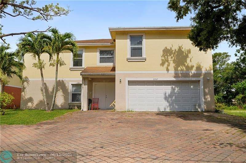 2207 33rd St - Photo 1