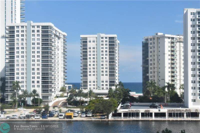 800 Parkview Dr - Photo 1