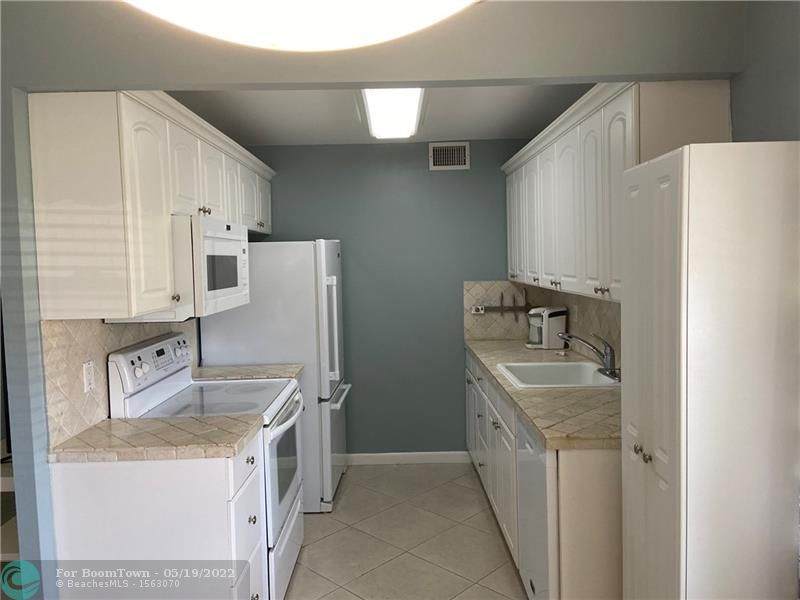 1120 Newport U - Photo 1