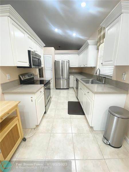 6104 Rossmoor Lakes Ct - Photo 1