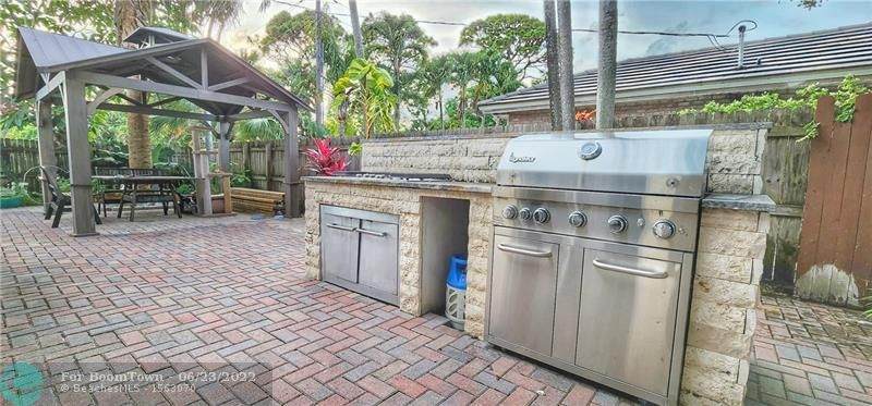 1001 Palmetto Park Rd - Photo 1