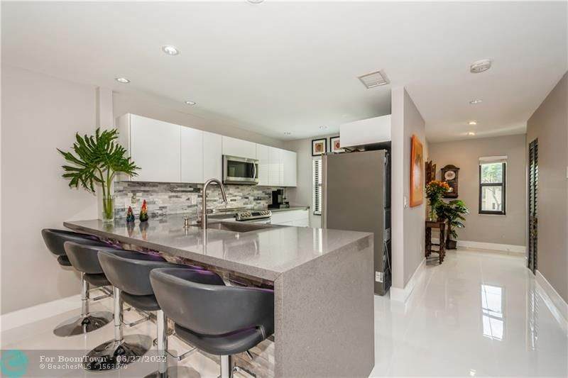 8440 Casa Del Lago - Photo 1