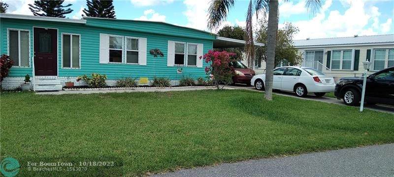 927 Spruce - Photo 1