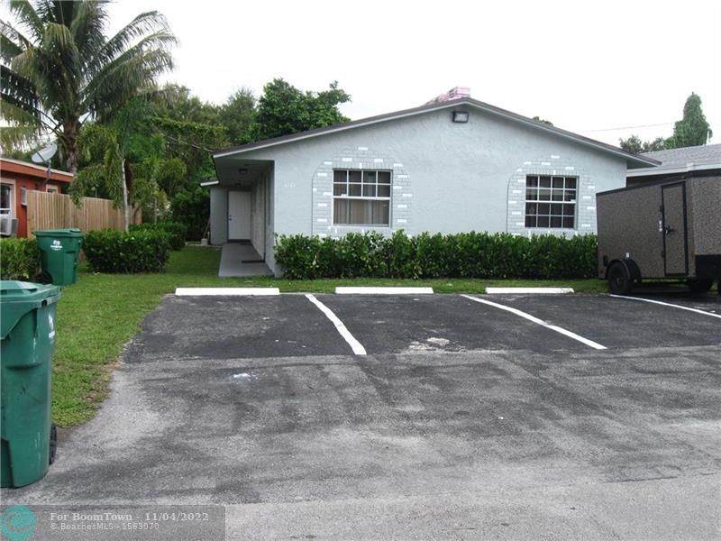 6127 39 St - Photo 1