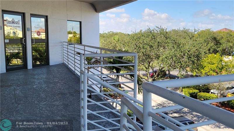 2425 University Dr - Photo 1
