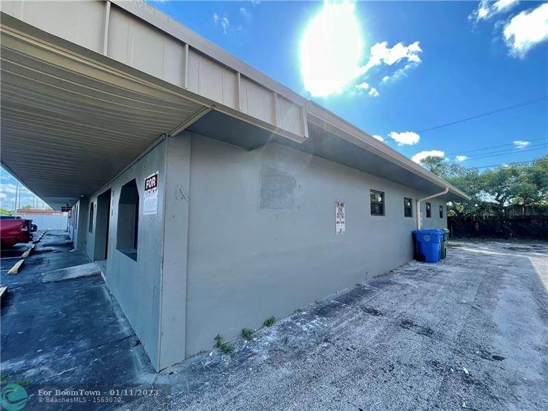 370 44th St - Photo 1