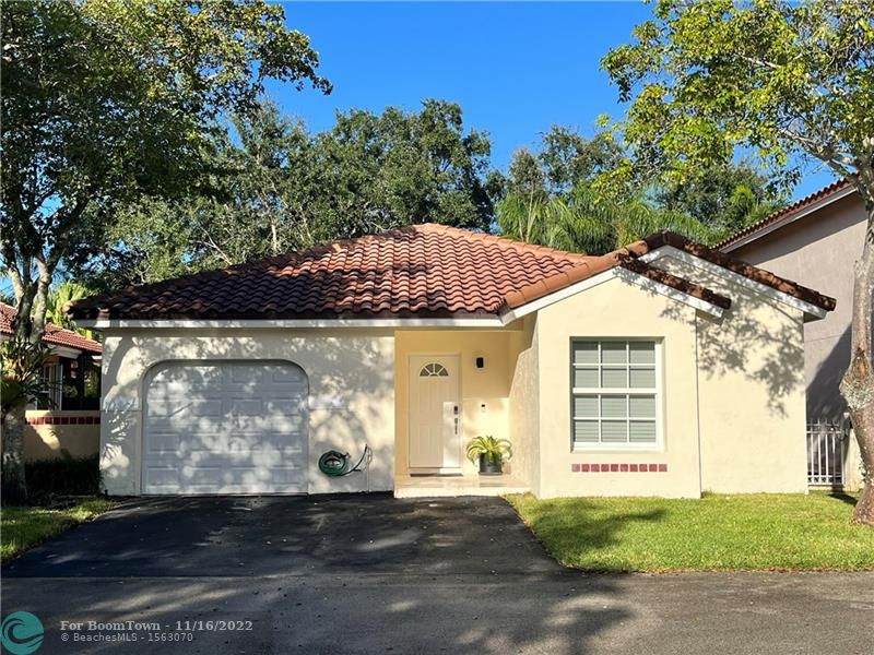 1303 Seagrape Cir - Photo 1