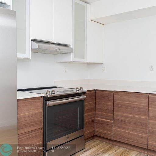 600 Parkview Dr - Photo 1
