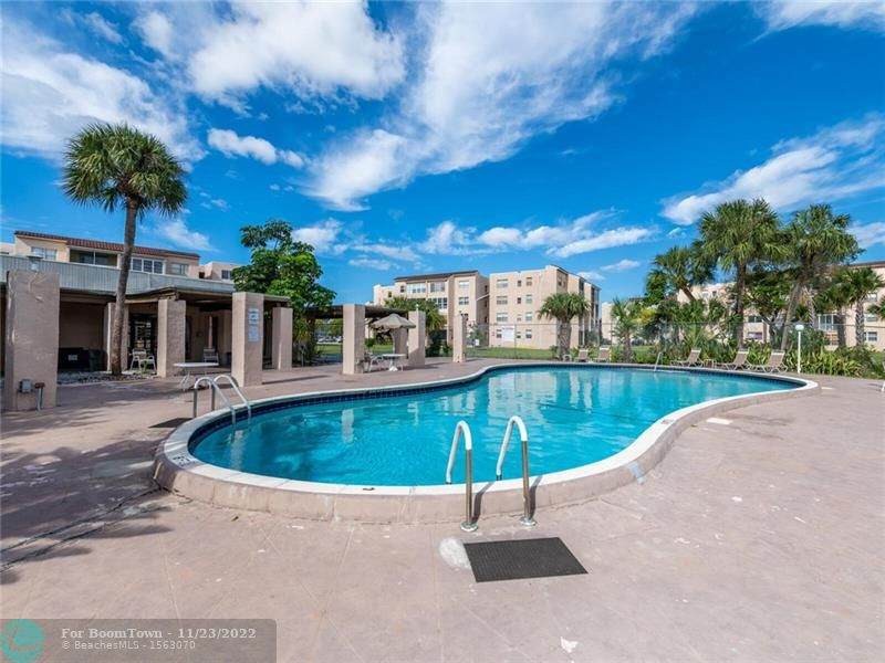2860 Somerset Drive - Photo 1