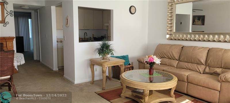 159 Markham H - Photo 1