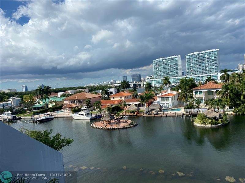 355 Poinciana island - Photo 1