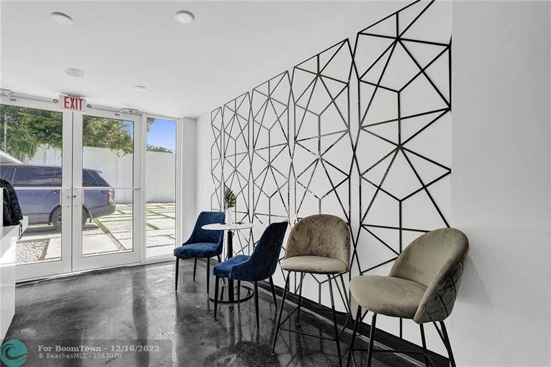 530 54th St - Photo 1