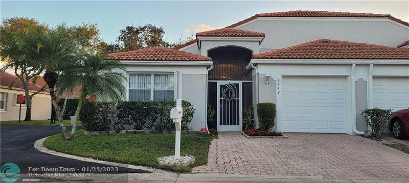 8042 Clear Shores Cir - Photo 1