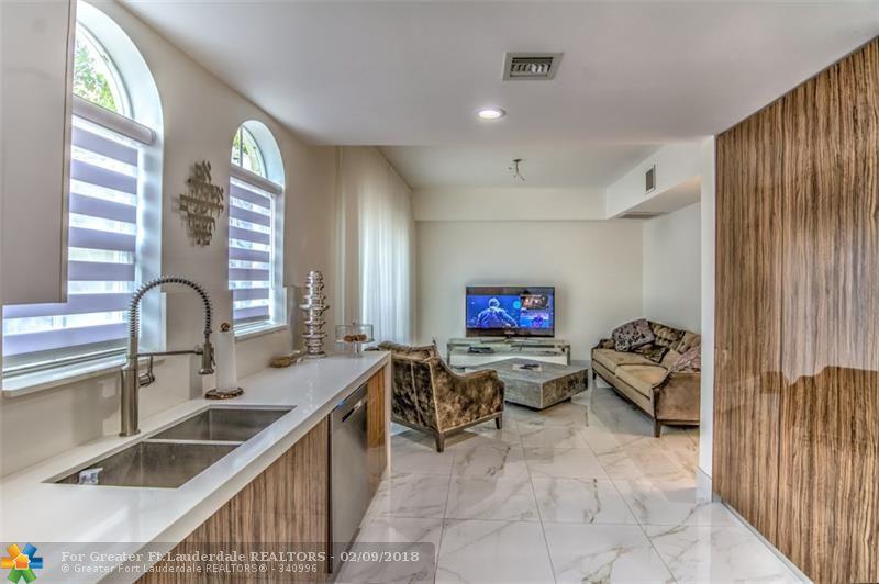 18465 30th Ct - Photo 1
