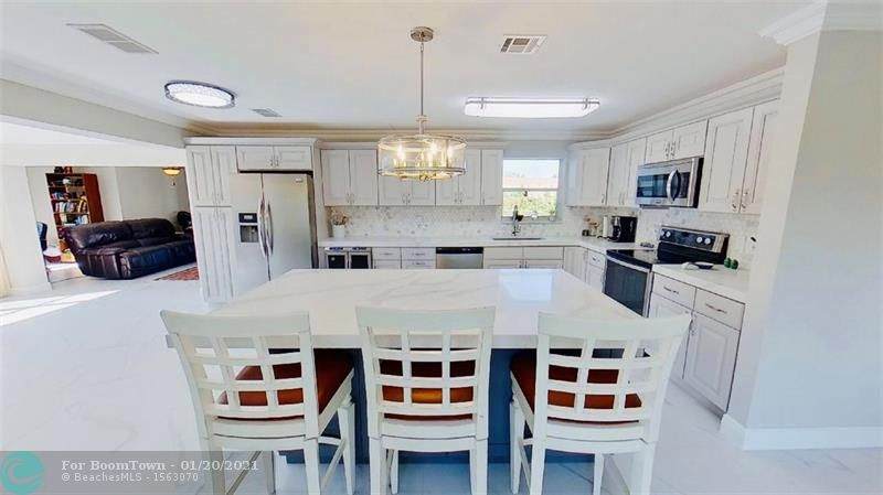913 14th Dr - Photo 1
