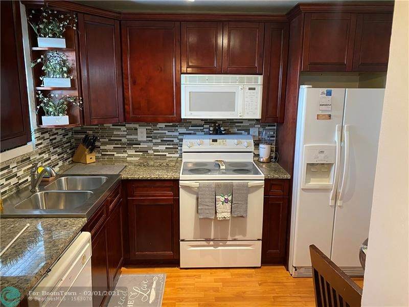 9370 8th St - Photo 1
