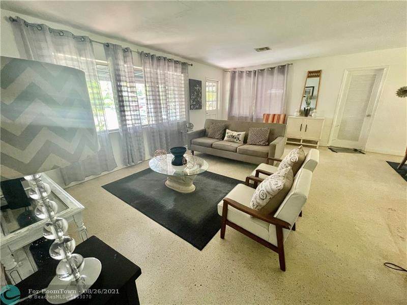 2916 6th Ave - Photo 1