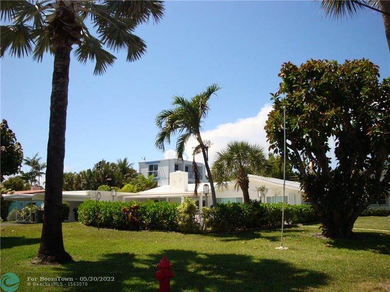 2001 Bay Dr - Photo 1
