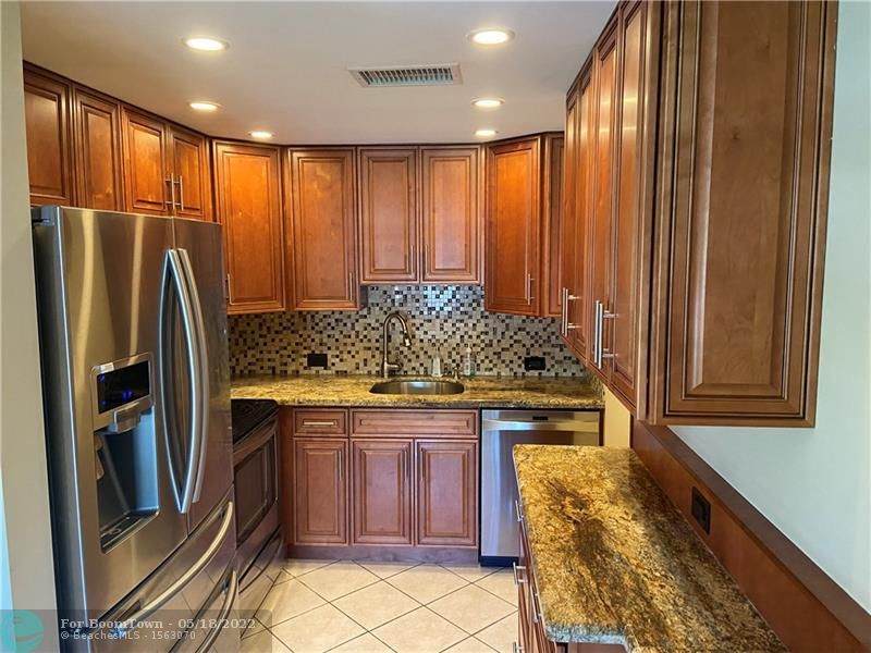 1005 Ashby C - Photo 1